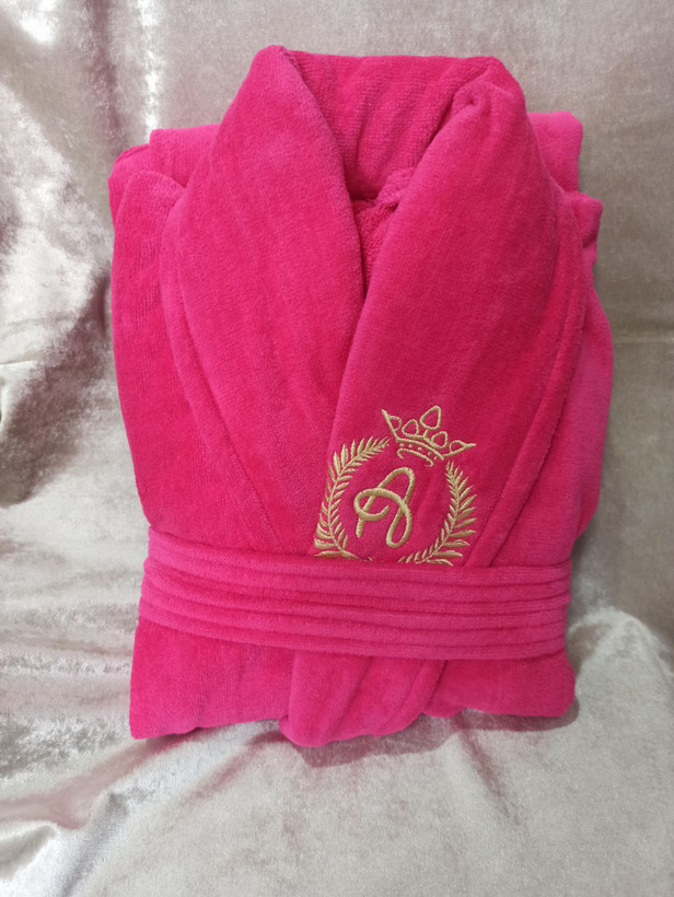 حوله تن پوش یقه گلدوزی سایز 125 مناسب سایز لارج و ایکس لارج رنگ ثابت مناسب تا وزن 85 تا قد 185