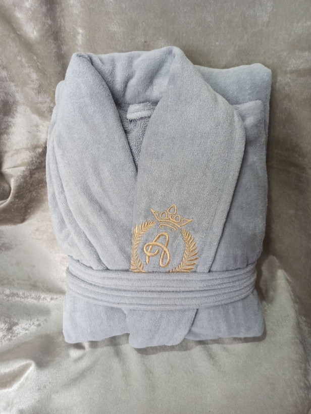حوله تن پوش یقه گلدوزی سایز 125 مناسب سایز لارج و ایکس لارج رنگ ثابت مناسب تا وزن 85 تا قد 185