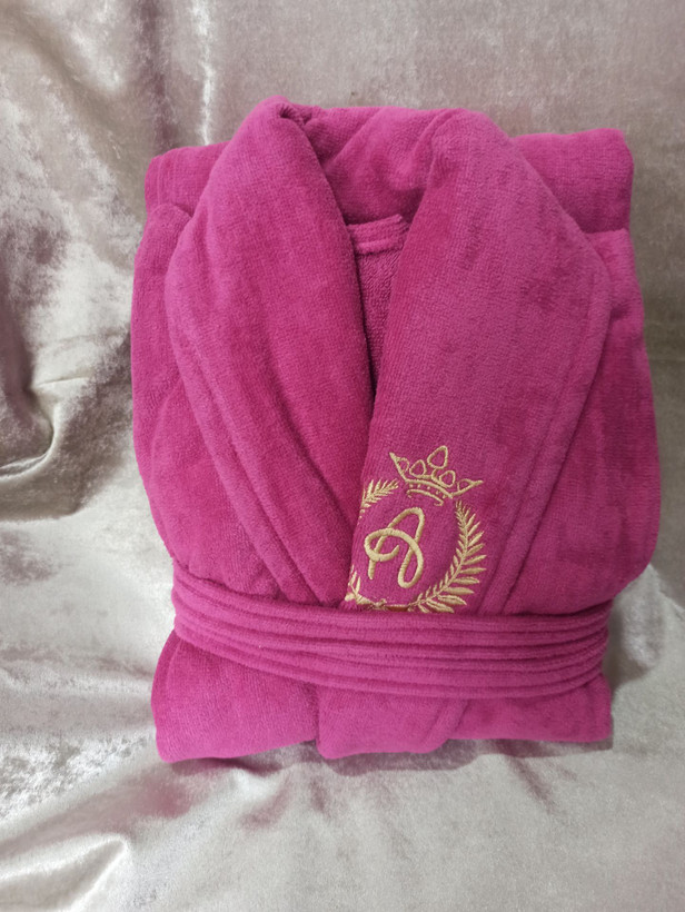 حوله تن پوش یقه گلدوزی سایز 125 مناسب سایز لارج و ایکس لارج رنگ ثابت مناسب تا وزن 85 تا قد 185