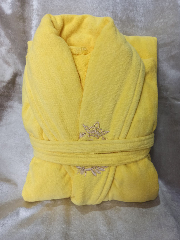 حوله تن پوش یقه گلدوزی سایز 125 مناسب سایز لارج و ایکس لارج رنگ ثابت مناسب تا وزن 85 تا قد 185