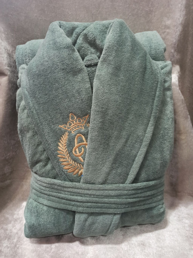 حوله تن پوش یقه گلدوزی سایز 125 مناسب سایز لارج و ایکس لارج رنگ ثابت مناسب تا وزن 85 تا قد 185
